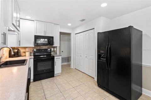 House in Port Orange, Florida 3 bedrooms, 153.29 sq.m. № 1914515 - photo 13