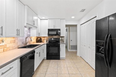 House in Port Orange, Florida 3 bedrooms, 153.29 sq.m. № 1914515 - photo 9