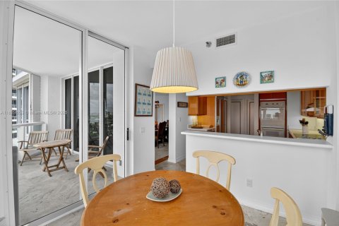 Condominio en venta en Aventura, Florida, 2 dormitorios, 203.46 m2 № 1960439 - foto 15