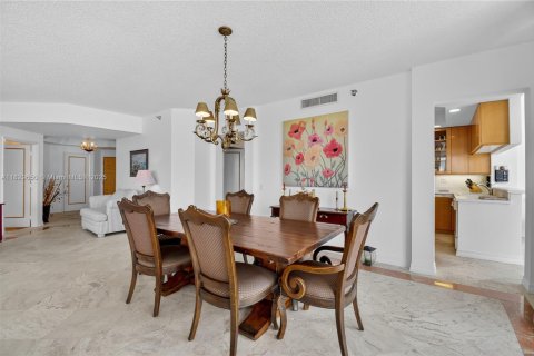 Condominio en venta en Aventura, Florida, 2 dormitorios, 203.46 m2 № 1960439 - foto 9