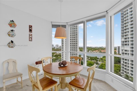 Condominio en venta en Aventura, Florida, 2 dormitorios, 203.46 m2 № 1960439 - foto 13