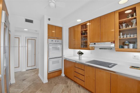 Condominio en venta en Aventura, Florida, 2 dormitorios, 203.46 m2 № 1960439 - foto 12