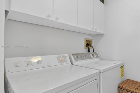 Condominio en venta en Aventura, Florida, 2 dormitorios, 203.46 m2 № 1960439 - foto 29