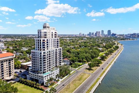 Condo in Tampa, Florida, 2 bedrooms  № 2139725