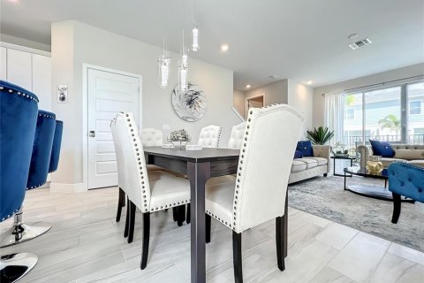Townhouse in Four Corners, Florida 3 bedrooms, 154.12 sq.m. № 1858397 - photo 17