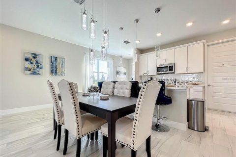 Townhouse in Four Corners, Florida 3 bedrooms, 154.12 sq.m. № 1858397 - photo 16