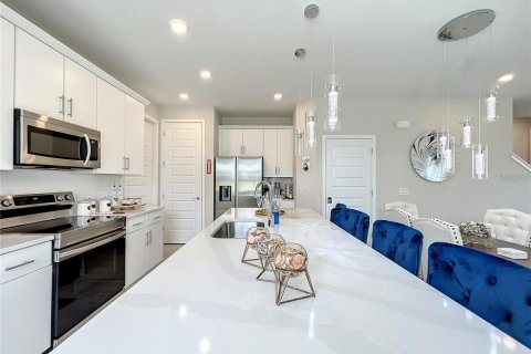 Townhouse in Four Corners, Florida 3 bedrooms, 154.12 sq.m. № 1858397 - photo 23