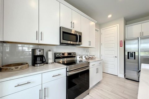 Townhouse in Four Corners, Florida 3 bedrooms, 154.12 sq.m. № 1858397 - photo 25