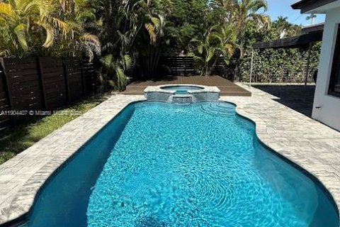 House in Miami, Florida 3 bedrooms, 223.99 sq.m. № 1955998 - photo 29