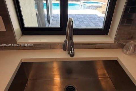 House in Miami, Florida 3 bedrooms, 223.99 sq.m. № 1955998 - photo 16