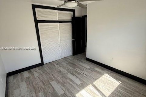 House in Miami, Florida 3 bedrooms, 223.99 sq.m. № 1955998 - photo 21