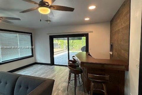 House in Miami, Florida 3 bedrooms, 223.99 sq.m. № 1955998 - photo 10