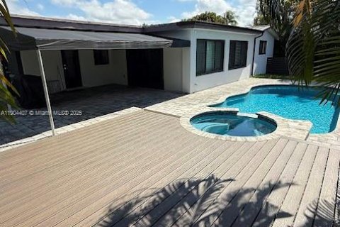 House in Miami, Florida 3 bedrooms, 223.99 sq.m. № 1955998 - photo 28