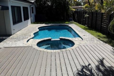 House in Miami, Florida 3 bedrooms, 223.99 sq.m. № 1955998 - photo 27