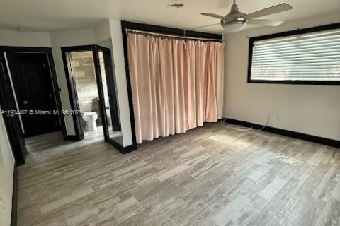 House in Miami, Florida 3 bedrooms, 223.99 sq.m. № 1955998 - photo 25