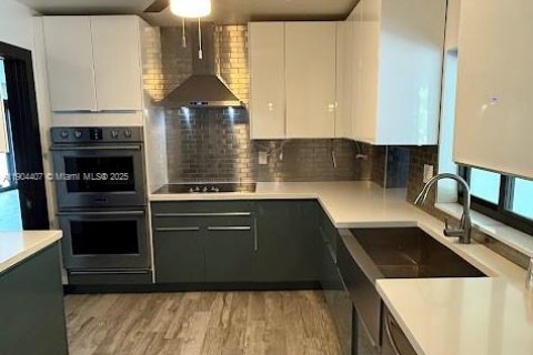 House in Miami, Florida 3 bedrooms, 223.99 sq.m. № 1955998 - photo 14