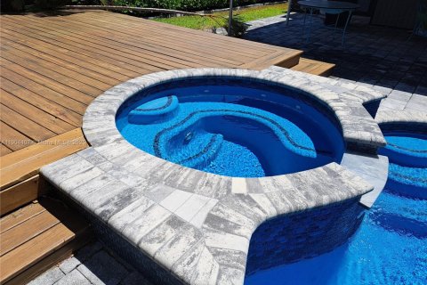 House in Miami, Florida 3 bedrooms, 223.99 sq.m. № 1955998 - photo 26