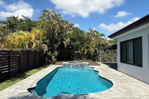 House in Miami, Florida 3 bedrooms, 223.99 sq.m. № 1955998 - photo 30