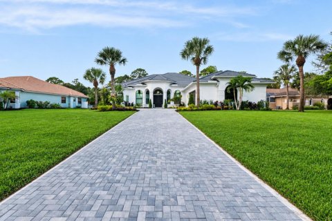 House in Palm City, Florida 3 bedrooms, 244.05 sq.m. № 2370122