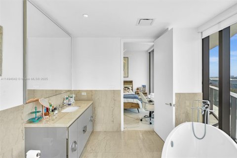 Купить кондоминиум в Санни-Айлс-Бич, Флорида 4 спальни, 297.66м2, № 1973418 - фото 30