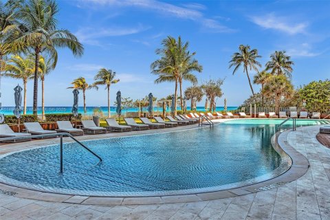 Купить кондоминиум в Санни-Айлс-Бич, Флорида 4 спальни, 297.66м2, № 1973418 - фото 8