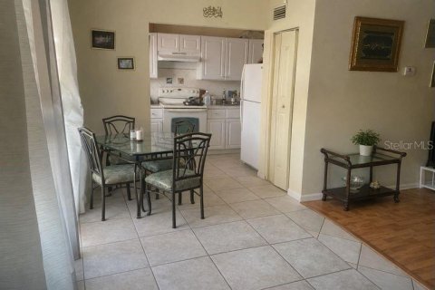 Condo in Kissimmee, Florida, 2 bedrooms № 2201183 - photo 5