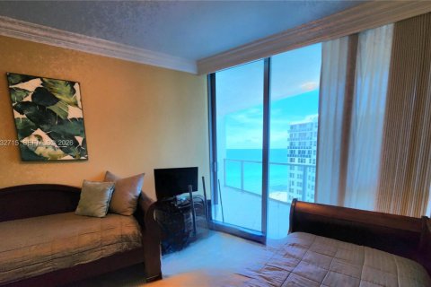 Condo in Hollywood, Florida, 3 bedrooms  № 2087166 - photo 21