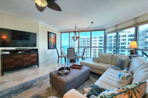 Condo in Hollywood, Florida, 3 bedrooms  № 2087166 - photo 3