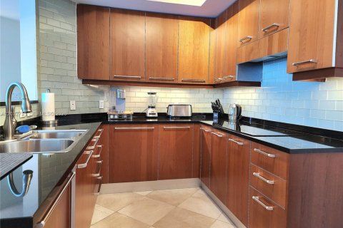 Condo in Hollywood, Florida, 3 bedrooms  № 2087166 - photo 8