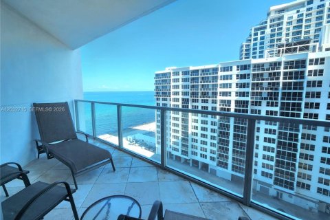 Condo in Hollywood, Florida, 3 bedrooms  № 2087166 - photo 2