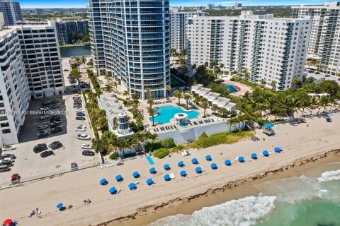 Condo in Hollywood, Florida, 3 bedrooms  № 2087166
