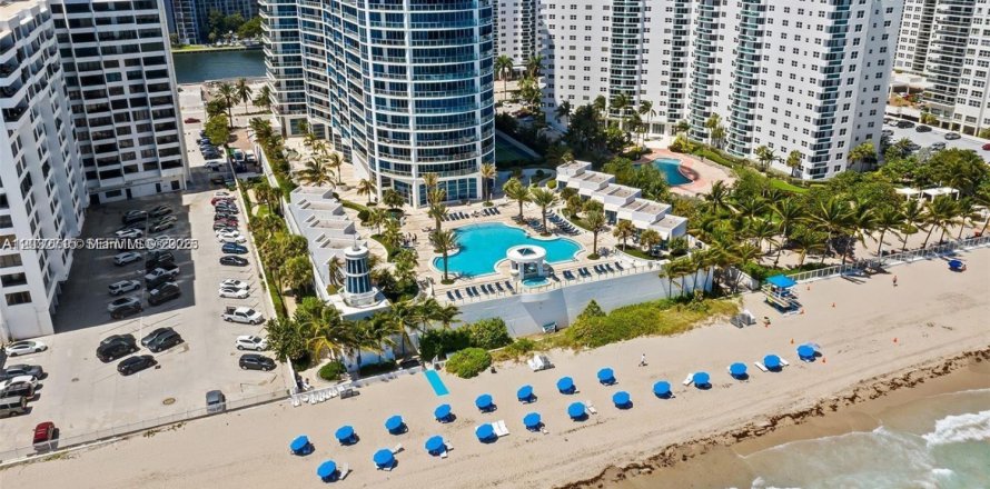 Condo in Hollywood, Florida, 3 bedrooms  № 2087166