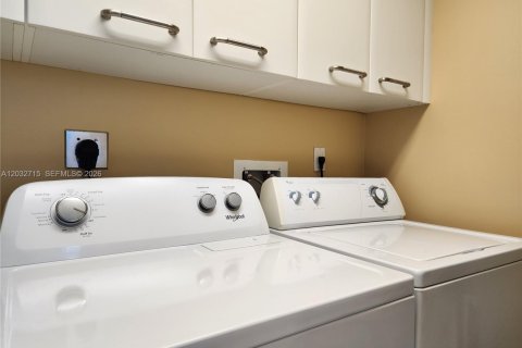 Condo in Hollywood, Florida, 3 bedrooms  № 2087166 - photo 27