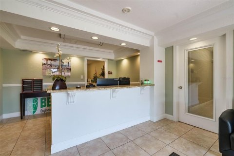 Immobilier commercial à louer à Tampa, Floride: 720.46 m2 № 1872939 - photo 3