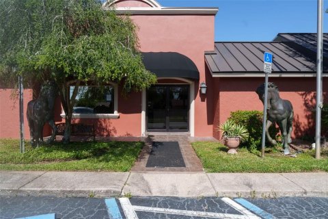Immobilier commercial à louer à Tampa, Floride: 720.46 m2 № 1872939 - photo 16