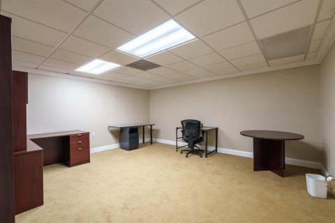 Propiedad comercial en alquiler en Tampa, Florida, 720.46 m2 № 1872939 - foto 7