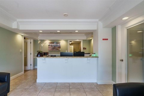 Immobilier commercial à louer à Tampa, Floride: 720.46 m2 № 1872939 - photo 4