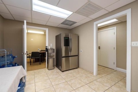 Immobilier commercial à louer à Tampa, Floride: 720.46 m2 № 1872939 - photo 30