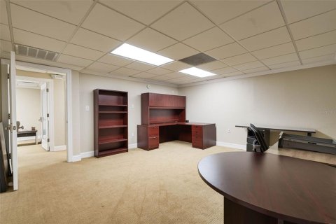 Immobilier commercial à louer à Tampa, Floride: 720.46 m2 № 1872939 - photo 11