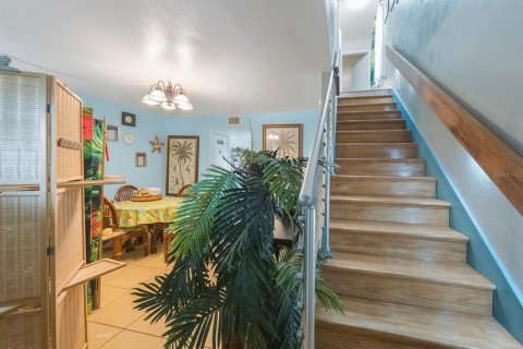 Townhouse in Saint Petersburg, Florida 2 bedrooms, 118.91 sq.m. № 1909545 - photo 22