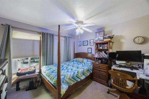 Townhouse in Saint Petersburg, Florida 2 bedrooms, 118.91 sq.m. № 1909545 - photo 24