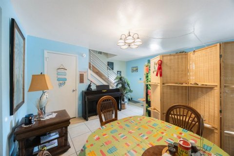 Townhouse in Saint Petersburg, Florida 2 bedrooms, 118.91 sq.m. № 1909545 - photo 20
