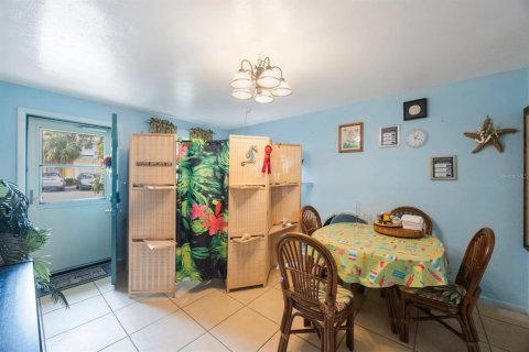 Townhouse in Saint Petersburg, Florida 2 bedrooms, 118.91 sq.m. № 1909545 - photo 19