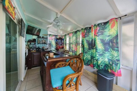 Townhouse in Saint Petersburg, Florida 2 bedrooms, 118.91 sq.m. № 1909545 - photo 9