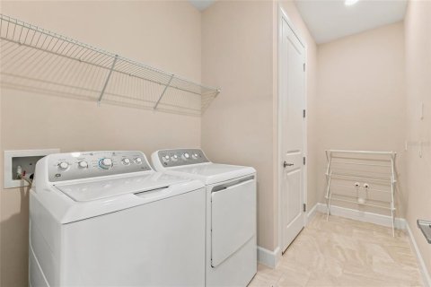 Villa ou maison à vendre à Poinciana, Floride: 3 chambres, 160.44 m2 № 2329269 - photo 11