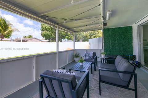 House in Pembroke Pines, Florida 2 bedrooms, 108.14 sq.m. № 2064519 - photo 24