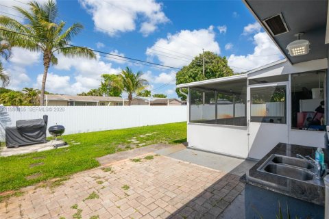 House in Pembroke Pines, Florida 2 bedrooms, 108.14 sq.m. № 2064519 - photo 26