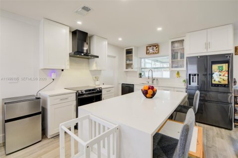 House in Pembroke Pines, Florida 2 bedrooms, 108.14 sq.m. № 2064519 - photo 7