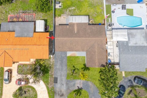 House in Pembroke Pines, Florida 2 bedrooms, 108.14 sq.m. № 2064519 - photo 30