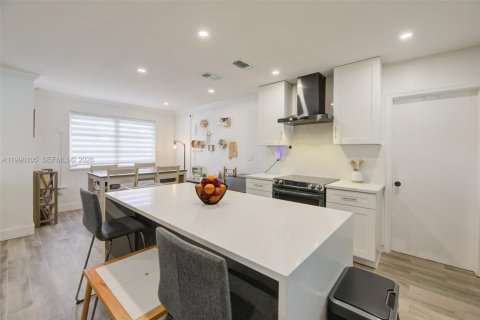 House in Pembroke Pines, Florida 2 bedrooms, 108.14 sq.m. № 2064519 - photo 8